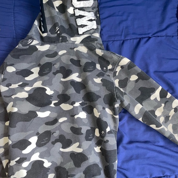 BAPE City Camo Shark WGM Full-Zip Hoodie (FW18) GLOW IN THE DARK - Picture 4 of 6